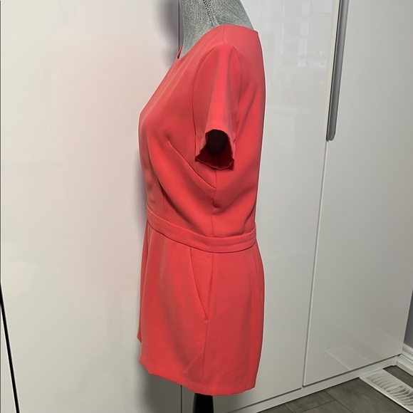 BANANA REPUBLIC Coral Zip Up Dressy Short Sleeve Romper, Size 10P - Picture 4 of 9